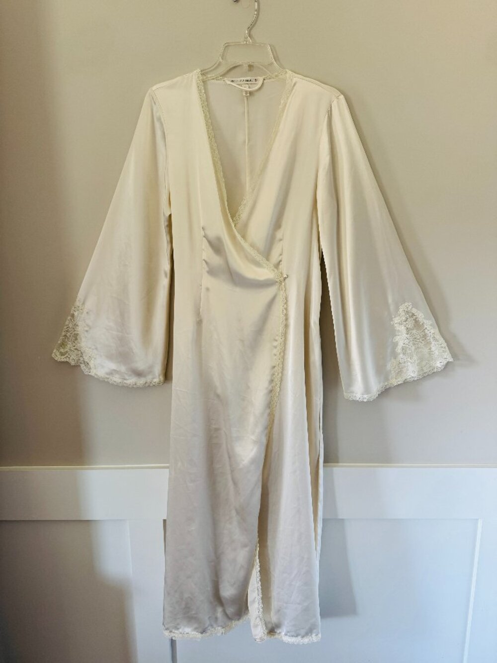 Vintage Victoria's Secret Polyester Satin Robe Dressing Gown Womens M/L Ivory La